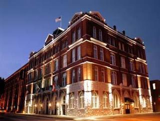 Days Hotel At Ellis Square Savannah Exterior photo